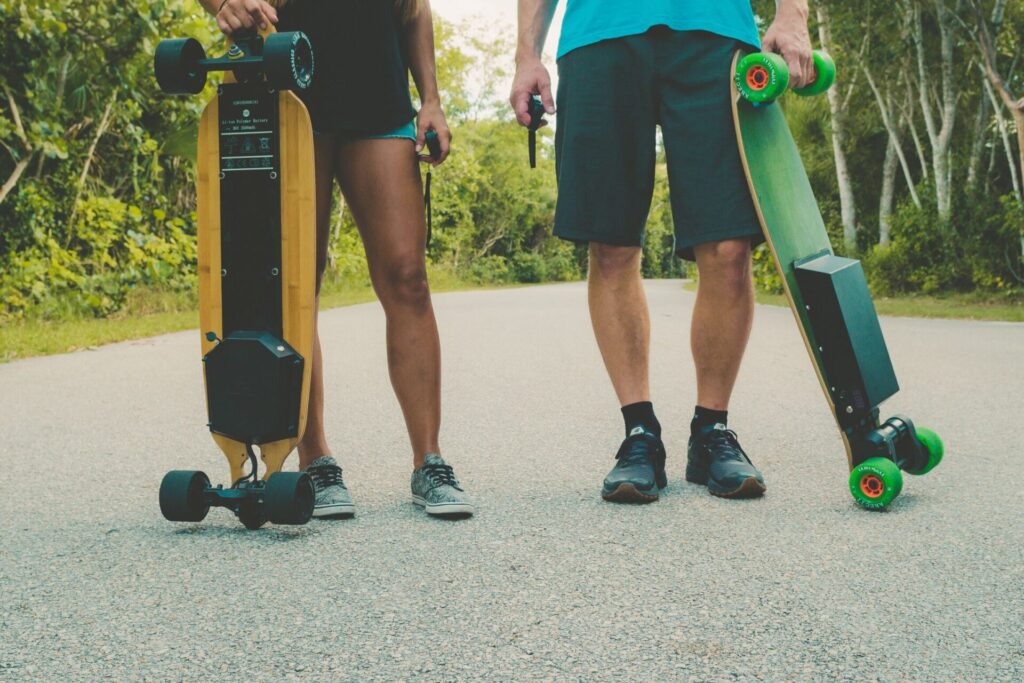 Electric skateboards with long-range batteries