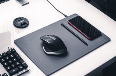 Wireless charging mouse pads