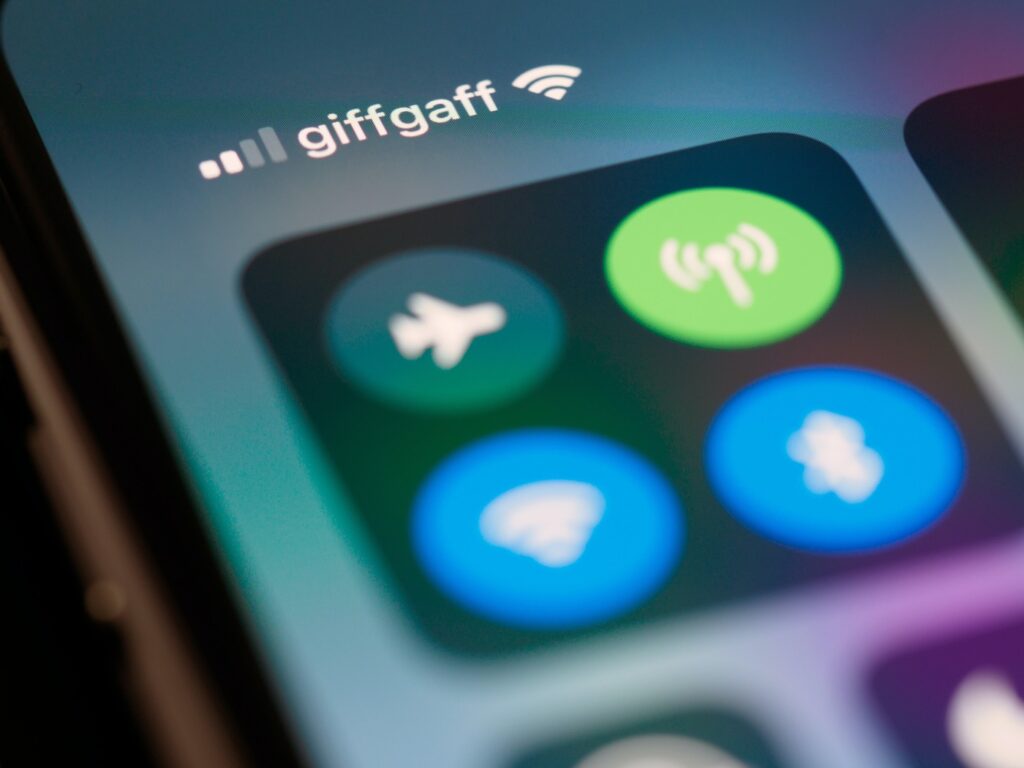 Diagnosing and Fixing Signal Strength Issues on iPhone