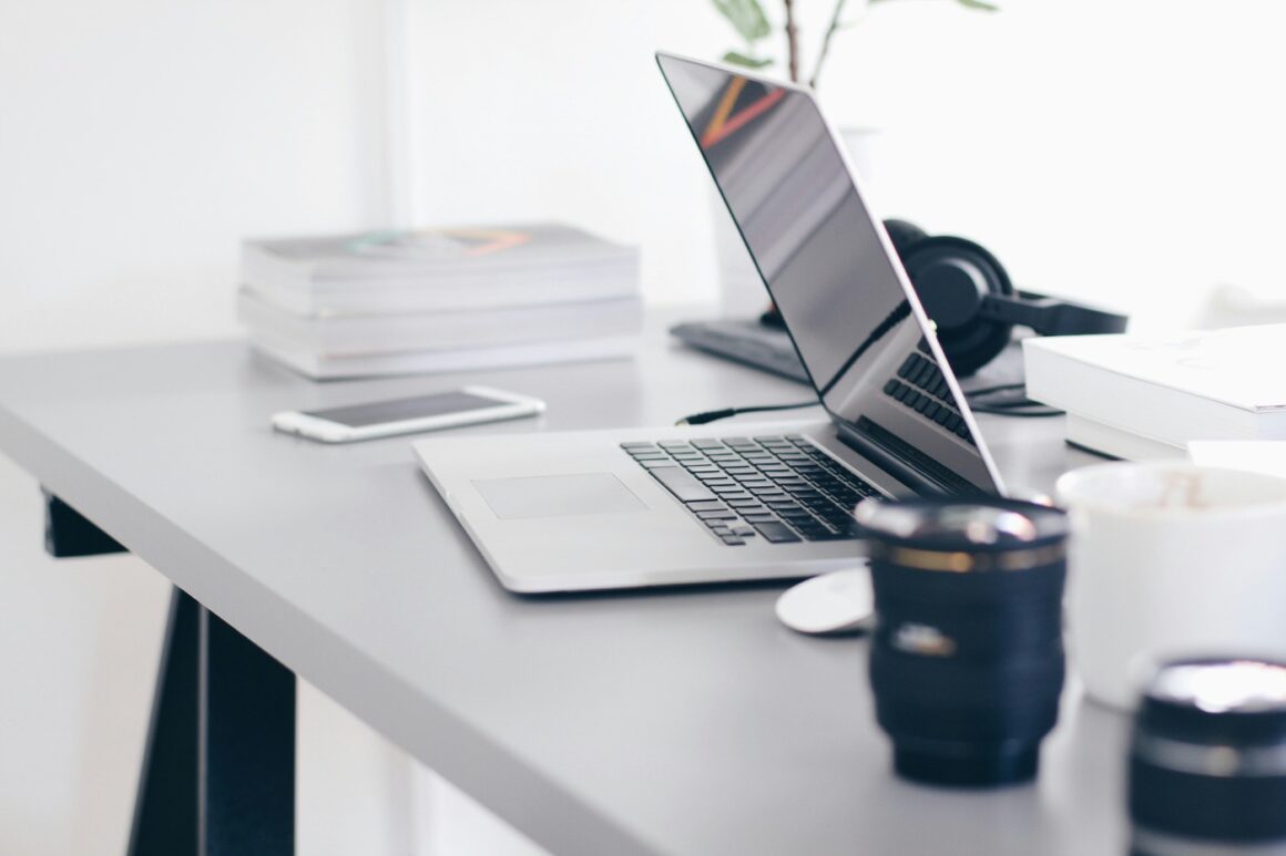 Dive Into Digital: Must-Read Tech Books and Apps for Women Looking to Level Up